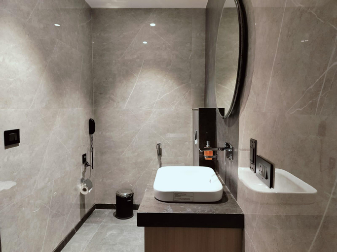 Bathroom 16