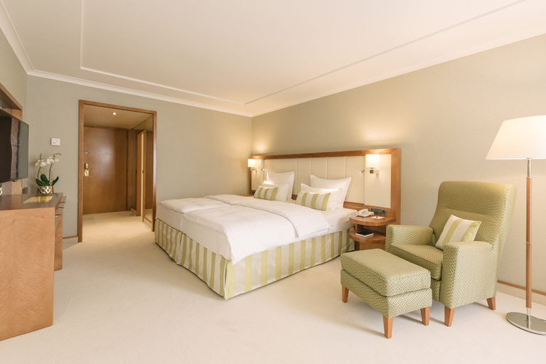 Bedroom 4, Grand Elysee Hamburg, Hamburg