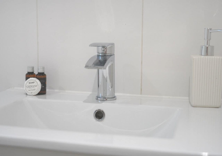 Bathroom 4, Camden Reach 3 Bedroom Apartment, London