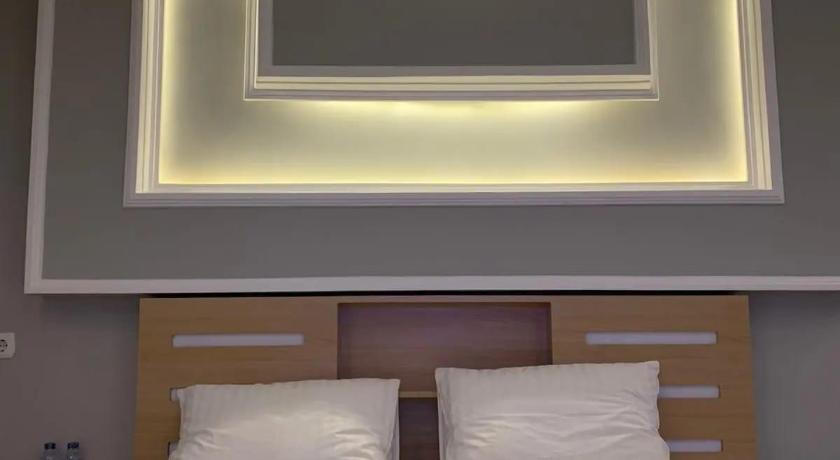 Bedroom, SWANSEA HOTEL KETAPANG, Ketapang