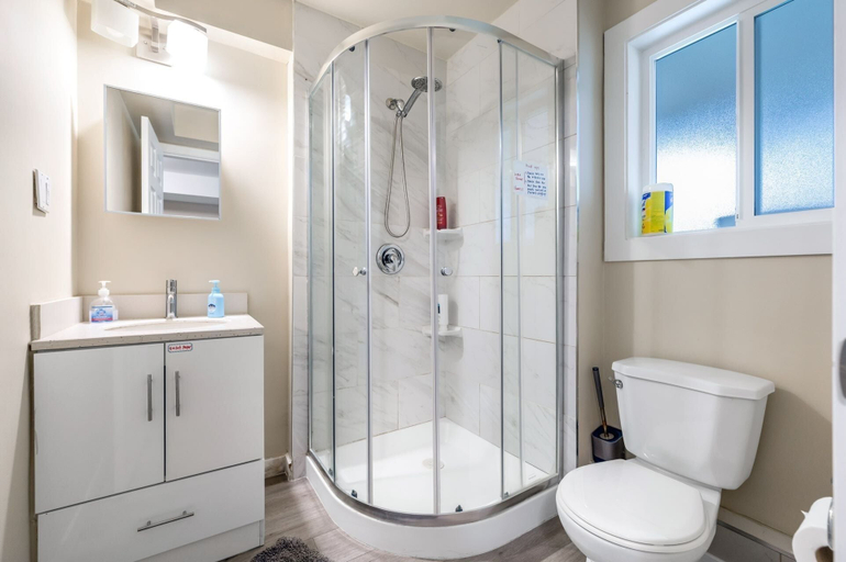 Bathroom 4, Orchid House By Elevate Rooms, Greater Vancouver