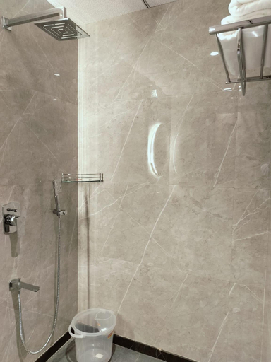 Bathroom 14