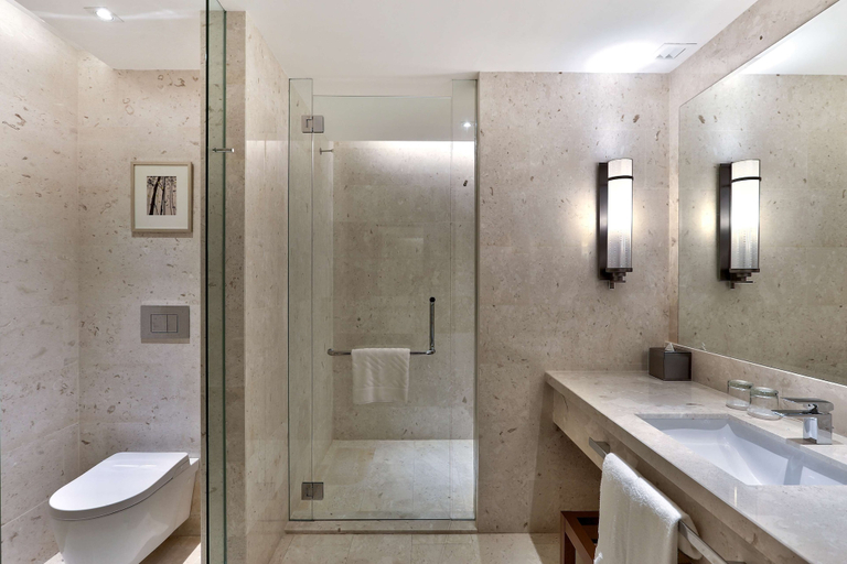 Bathroom 5, Hilton Kota Kinabalu, Kota Kinabalu