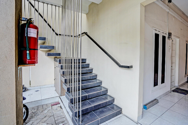 Public Area 2, OYO Life 92190 Arya Guest House, Tulungagung