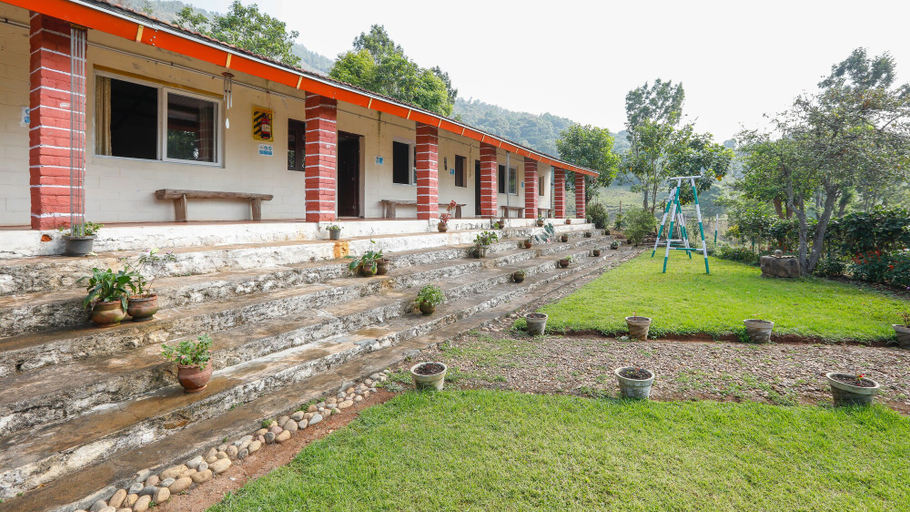 Exterior & Views 2, DEVASHOLA HOMESTAY, The Nilgiris