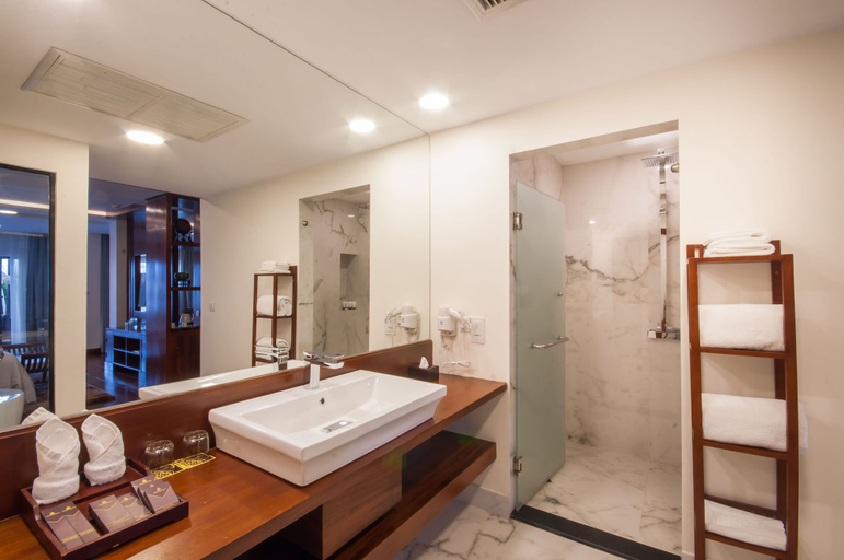 Bathroom 5, THE PRIVILEGE FLOOR by Borei Angkor, Siem Reap
