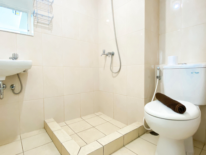 Bedroom 2, Simply Look Studio at Springlake Summarecon Bekasi Apartment By Travelio, Bekasi