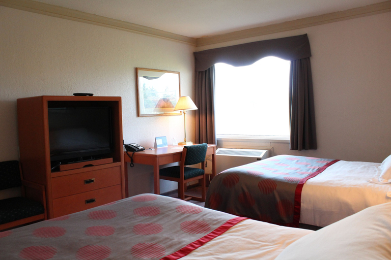 Bedroom 3, Tamarack Inn, Division No. 9