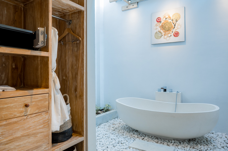 Bathroom 10