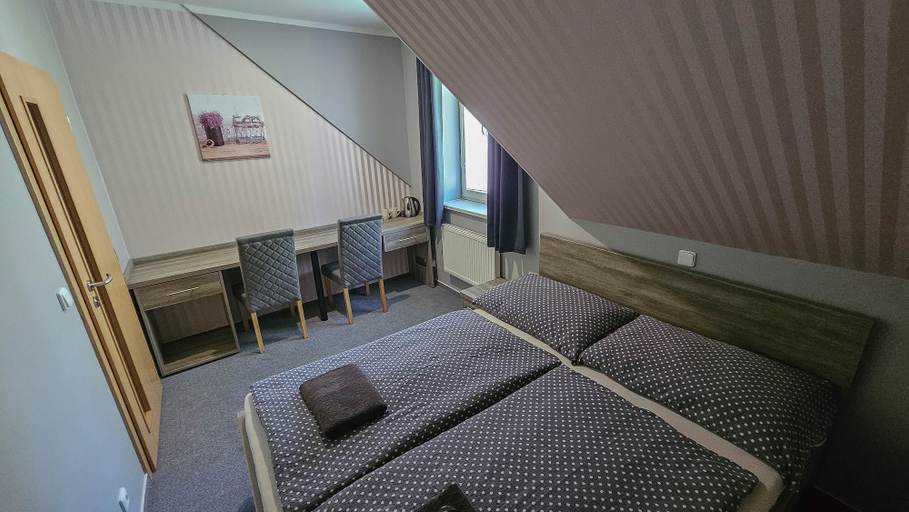 Others 5, Hotel Almond, Teplice