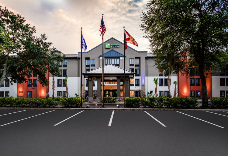 Exterior & Views