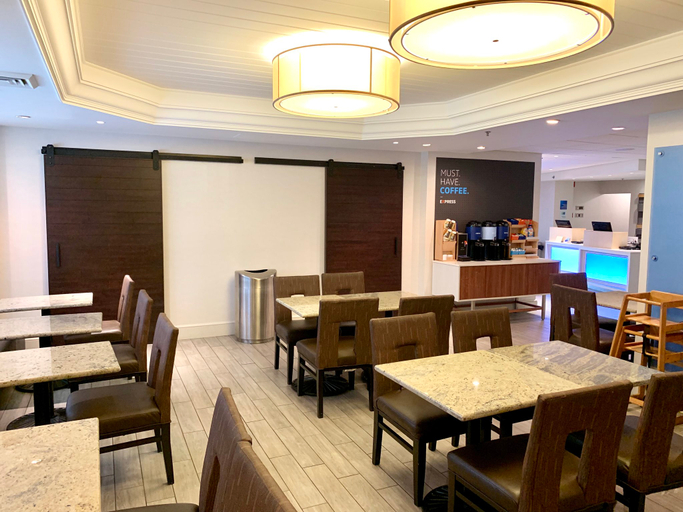 Food & Drinks 5, Holiday Inn Express TALLAHASSEE - I-10 E by IHG, Leon