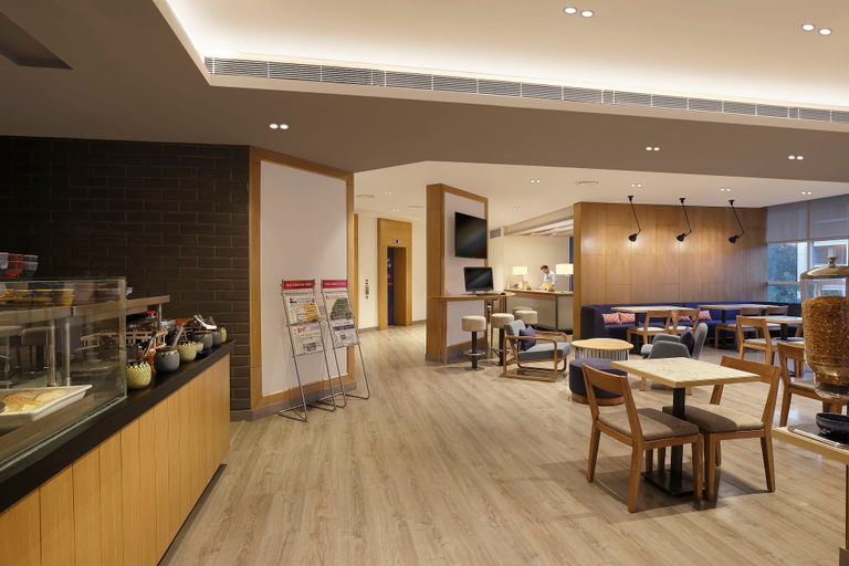 Food & Drinks 3, Holiday Inn Express Pune Pimpri, Pune