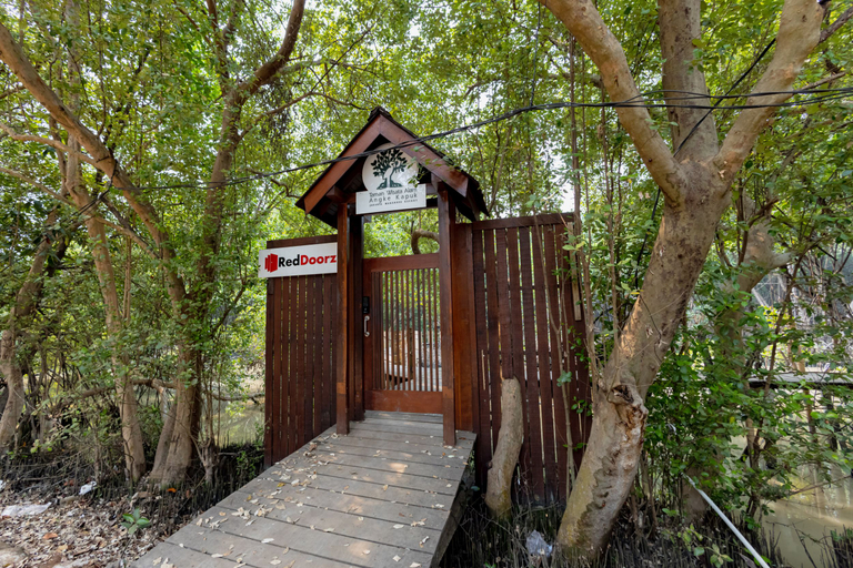 Exterior & Views 4, RedDoorz Resort @ Taman Wisata Mangrove, North Jakarta