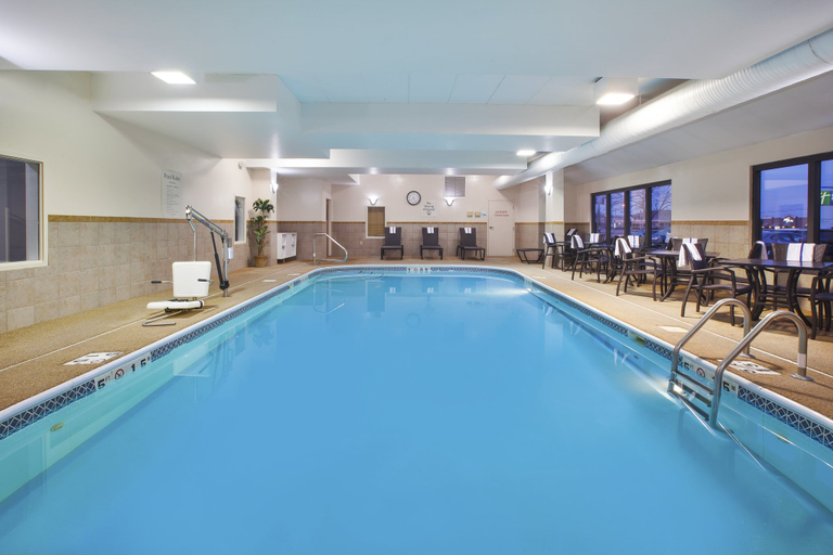 Sport & Beauty 2, Holiday Inn Express TIFFIN by IHG, Seneca