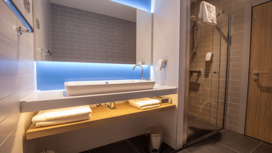 Bathroom 4, Holiday Inn Express LJUBLJANA by IHG, Ljubljana