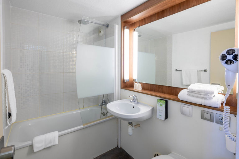 Bathroom 4, Noemys Arles, Bouches-du-Rhône
