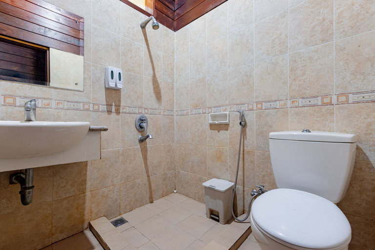 Bathroom 5, RedDoorz Resort @ Taman Wisata Mangrove, North Jakarta