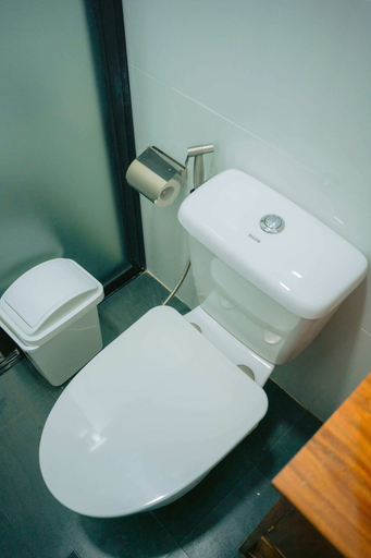Bathroom 3, L'Puerta Travel Inn, Hinoba-An