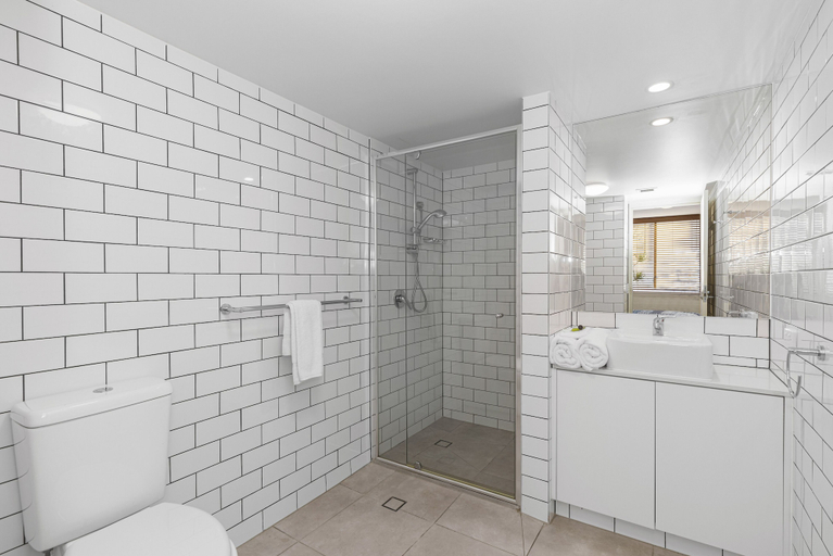 Bathroom 4, Noosa International Resort, Noosa - Noosa-Noosaville