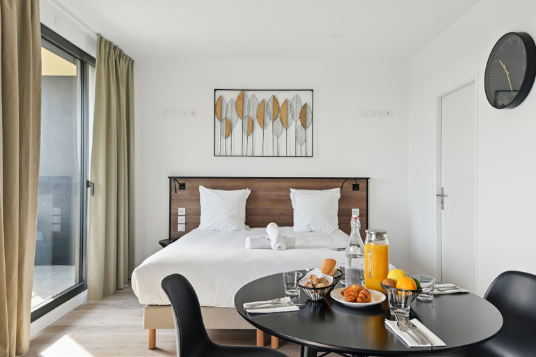 Bedroom 3, All Suites Appart Hôtel | Paris Ouest - Colombes, Hauts-de-Seine