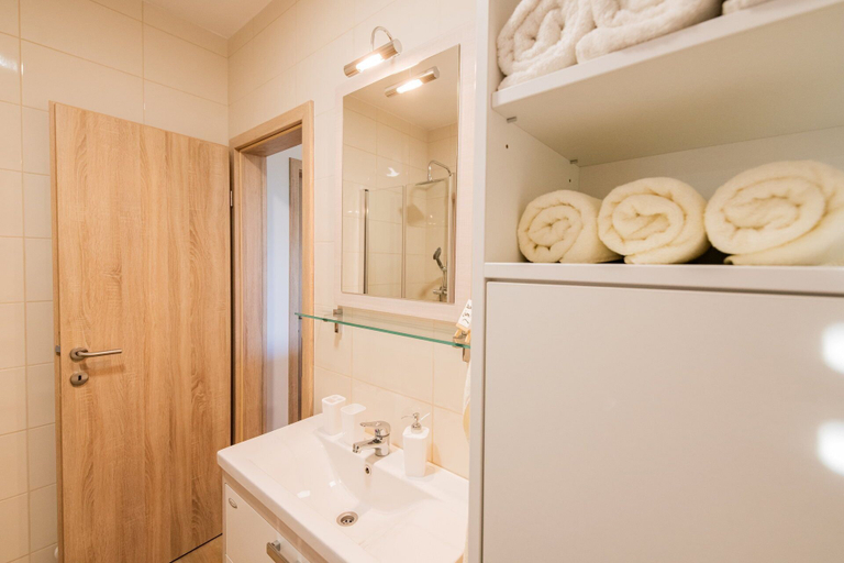 Bathroom 4, Apartments Banonia - Morning Dawn, Ljutomer