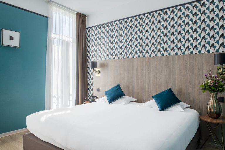 Bedroom 3, Bristol Hotel, Vaucluse