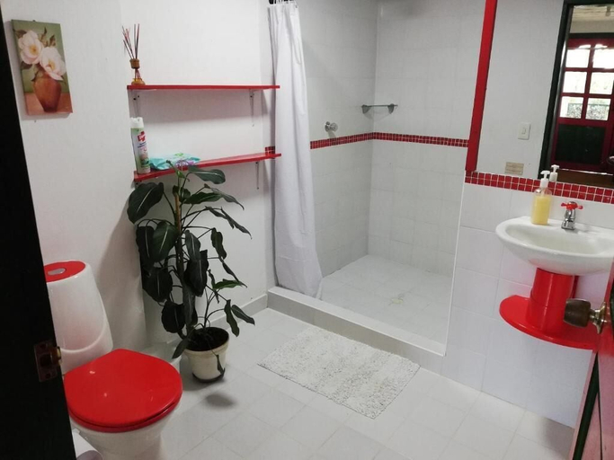 Bathroom 3, Casa Laureles, Filandia