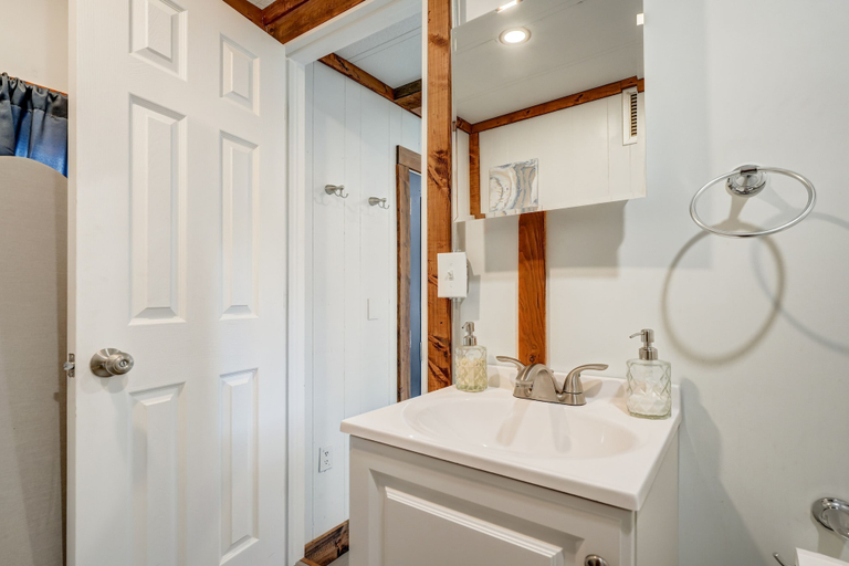 Bathroom 3, Prairie Place, Douglas