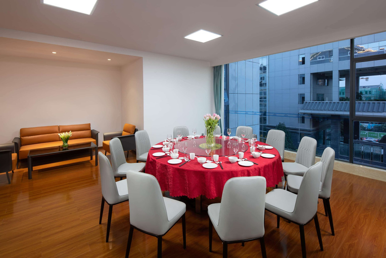 Food & Drinks 4, Microtel by Wyndham Lijiang, Lijiang