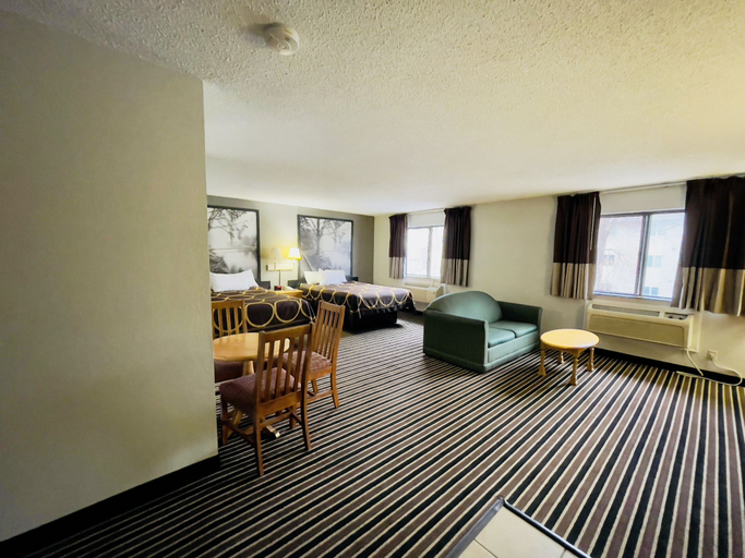 Others 5, Super 8 by Wyndham Shakopee, Scott