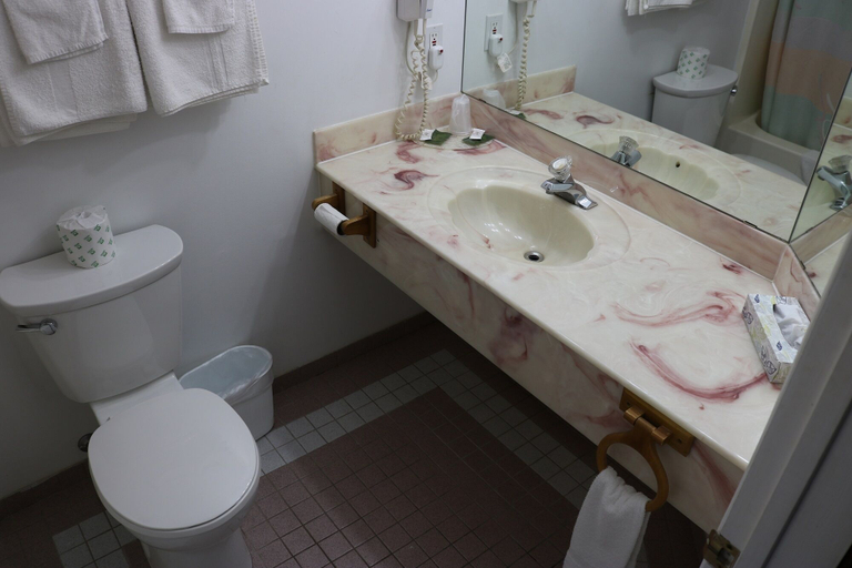 Bathroom 3, Fenelon Inn, Kawartha Lakes