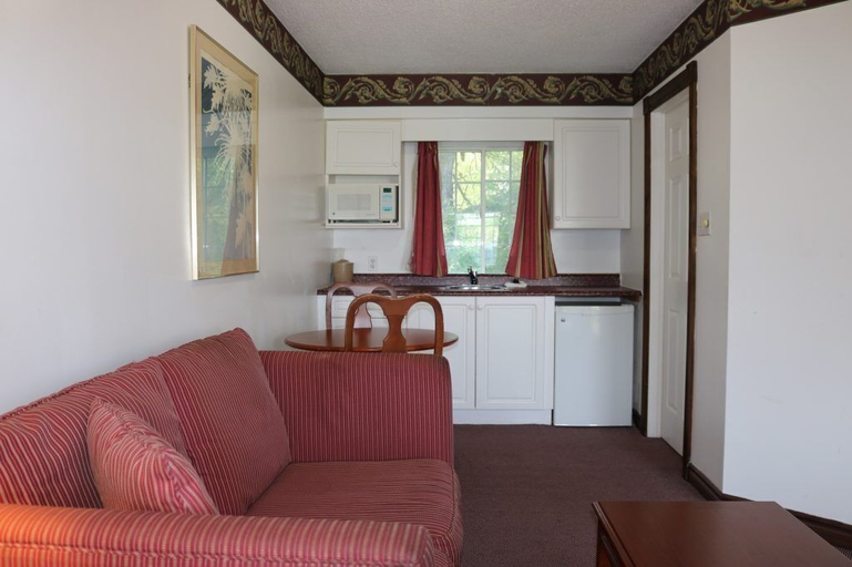 Others 5, Fenelon Inn, Kawartha Lakes