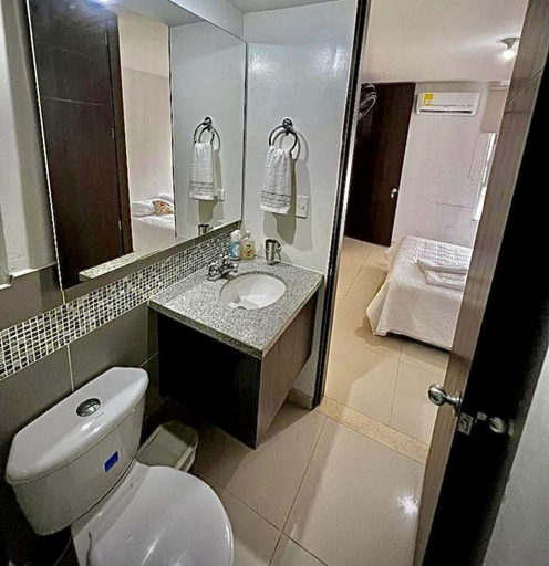 Bathroom 4, Oporto Condominium Apartments, Barranquilla