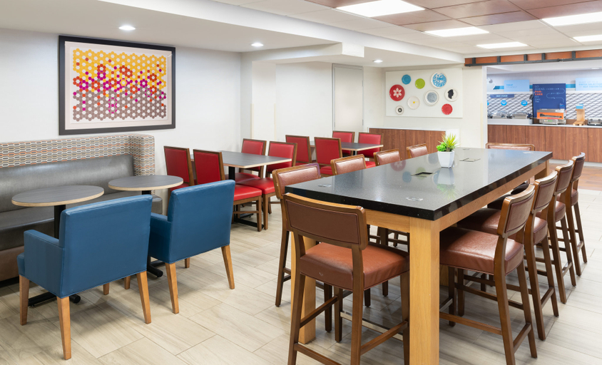 Food & Drinks 4, Holiday Inn Express ROCHESTER - GREECE by IHG, Monroe