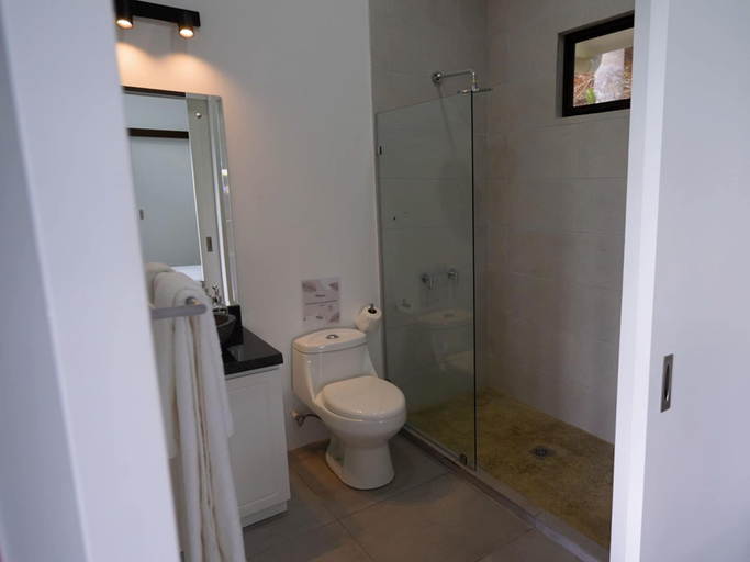 Bathroom 4, Vajra Jahra Villas & Retreat Center, Pérez Zeledón