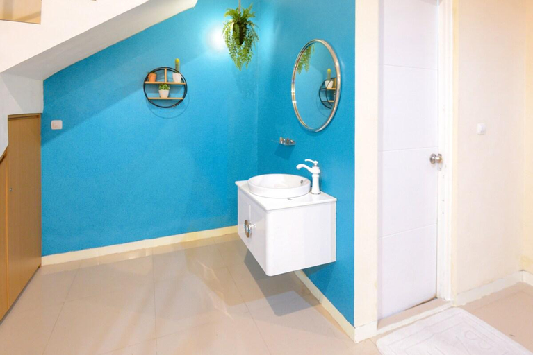 Zerrin Suha House \w Private Pool + Wifi, Malang