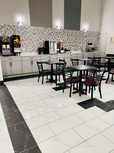 Food & Drinks 5, Super 8 by Wyndham Shakopee, Scott
