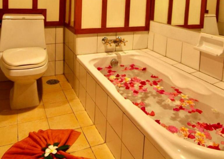 Bathroom 5, MW Krabi Beach Resort, Mueang Krabi