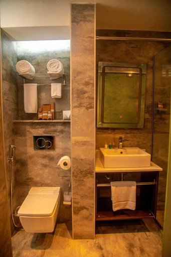 Bathroom 3, Golden Tulip Lekki Hotel, Eti-Osa