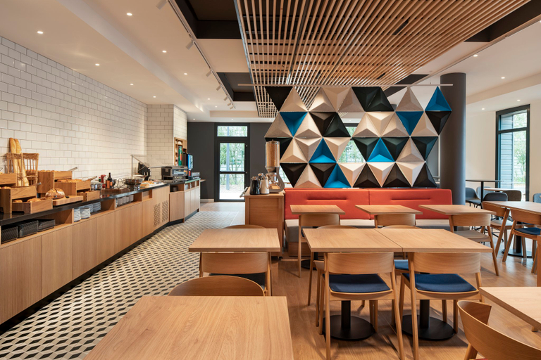 Food & Drinks 3, Holiday Inn Express MARNE-LA-VALL�E VAL D'EUROPE by IHG, Seine-et-Marne