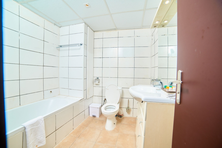 Bathroom 4, FAYA Hotel, Wouri