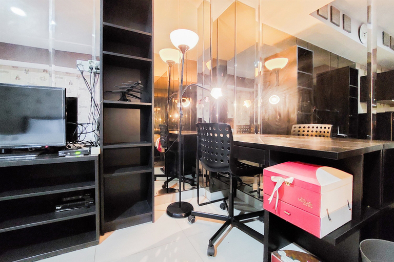 Others 4, Simply Look Studio Room At 11St Floor Paramount Skyline Apartment, Tangerang