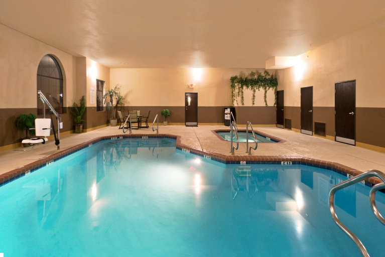 Sport & Beauty 3, Holiday Inn Express SHOW LOW by IHG, Navajo