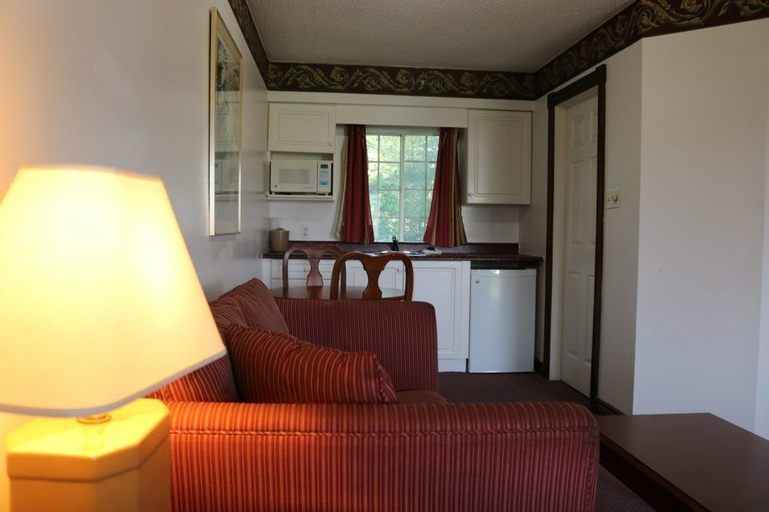 Others 4, Fenelon Inn, Kawartha Lakes