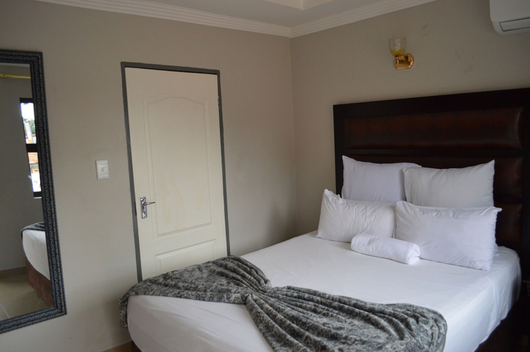 Bedroom 5, Emirates Garden Lodge, Ekurhuleni
