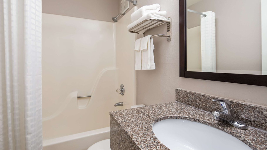 Bathroom 5, Welcome Inn, Boone
