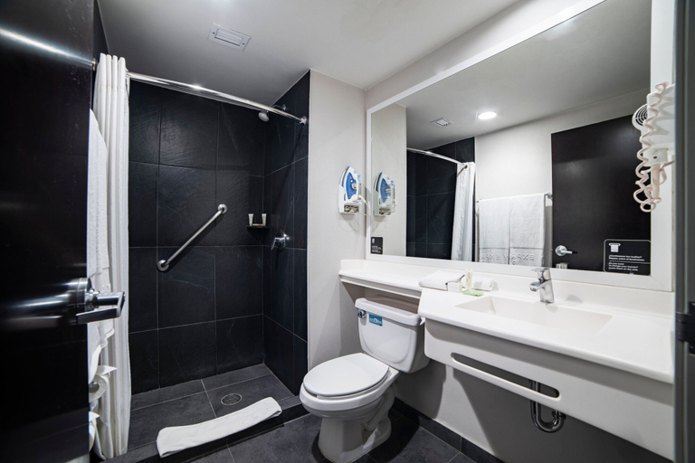 Bathroom 4, City Express Plus by Marriott Ciudad de México Insurgentes Sur, Mexico City