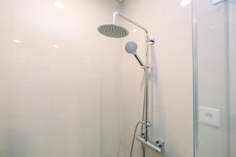 Bathroom 3, Modern Look And Comfy 2Br At Vasaka Solterra Apartment, Jakarta Selatan