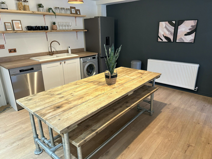Others 4, Cotswolds Large 4 Bed House Parking-Wifi, Gloucestershire
